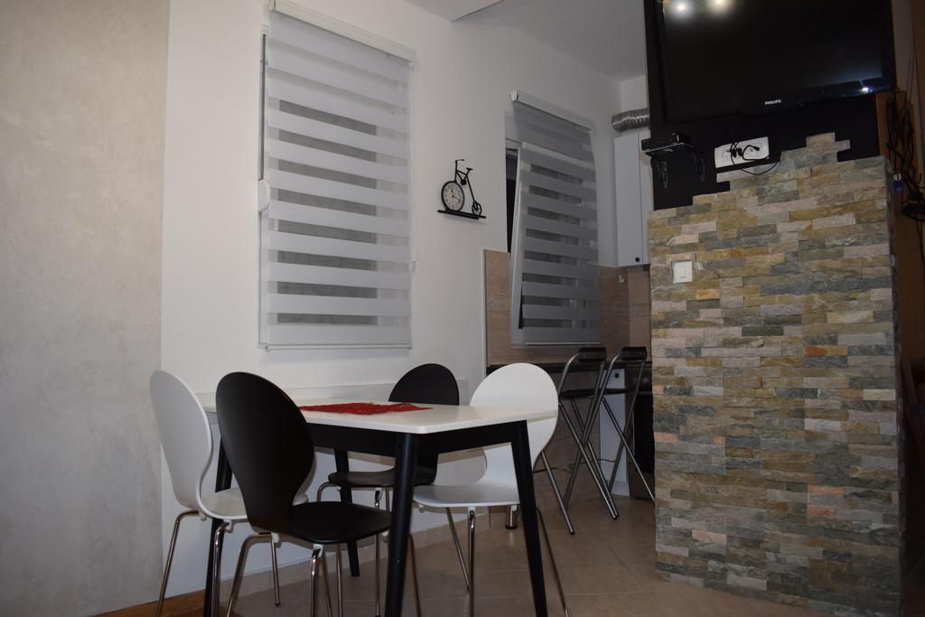 Apartment Fini Tivat Buitenkant foto