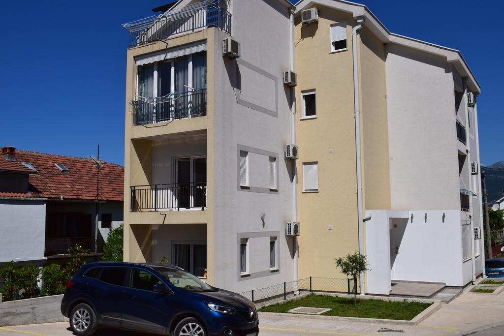 Apartment Fini Tivat Buitenkant foto