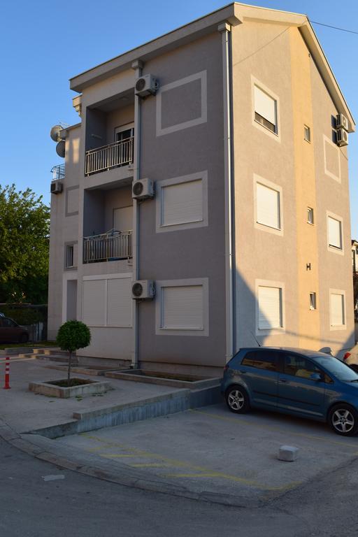 Apartment Fini Tivat Buitenkant foto
